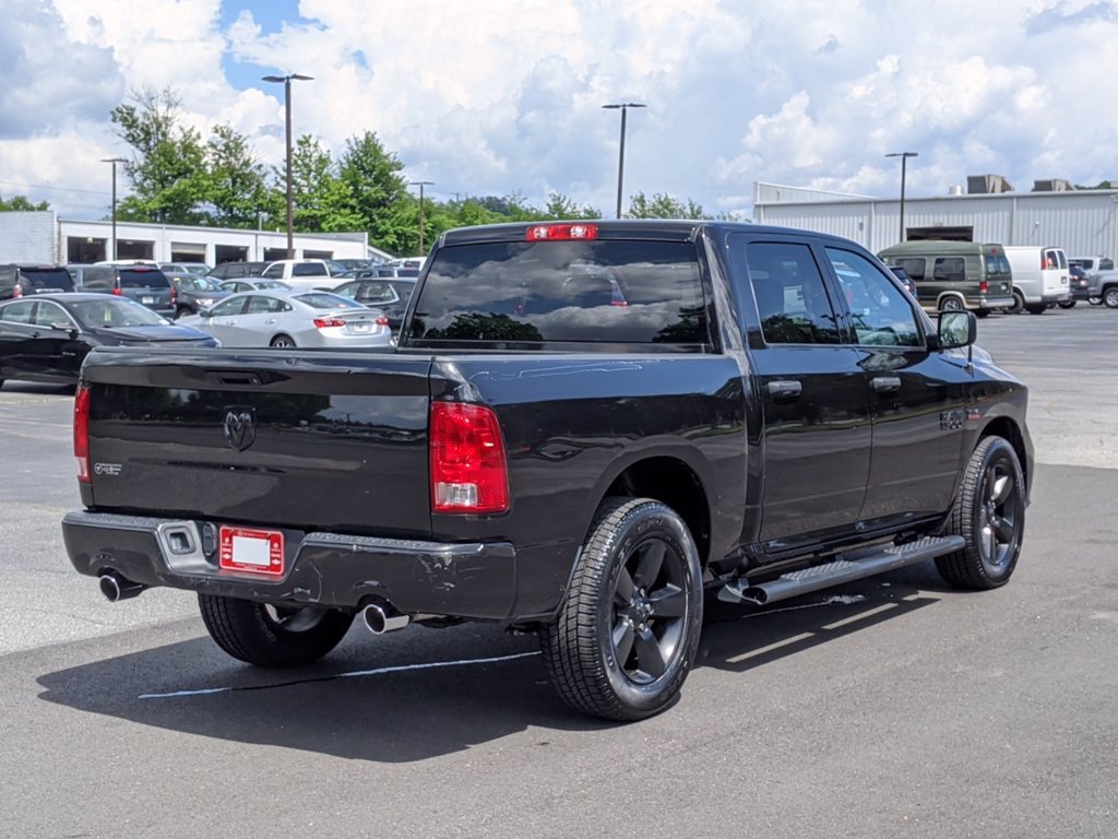 Pre-Owned 2017 Ram 1500 Express RWD Crew Cab Pickup