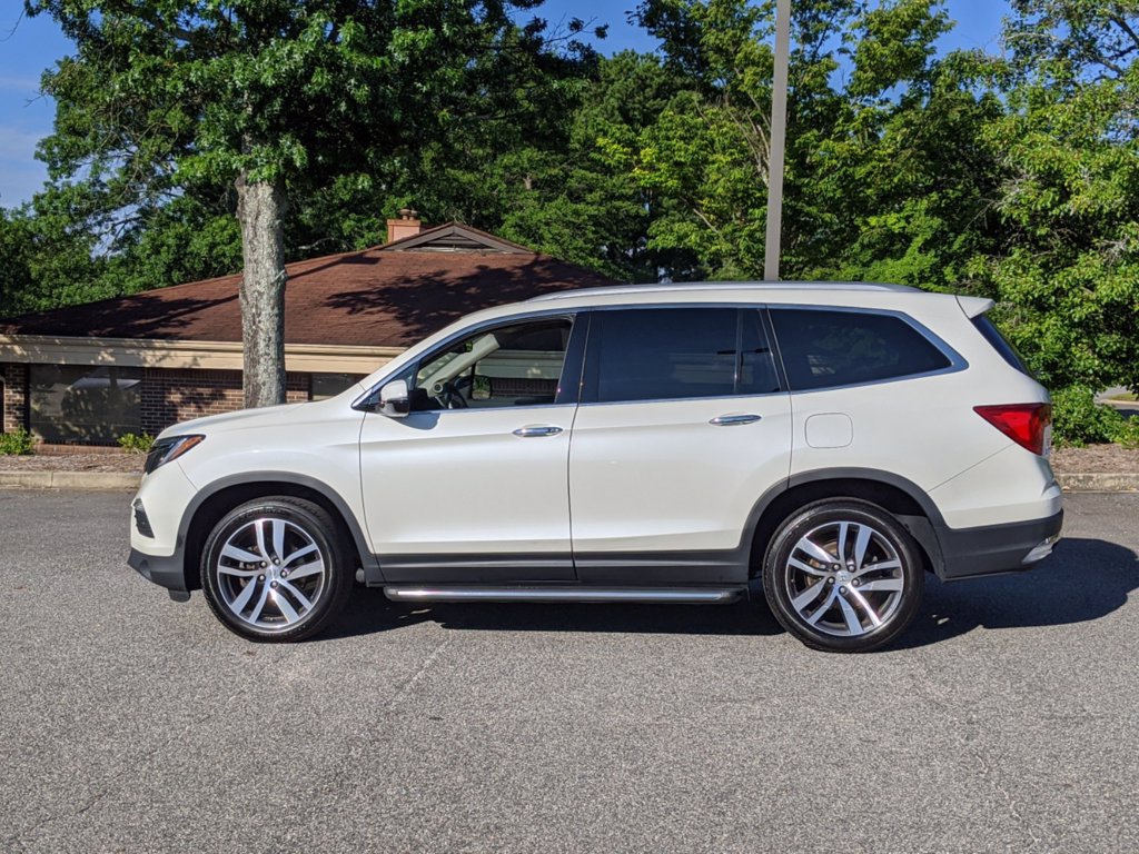 Pre-Owned 2017 Honda Pilot Touring With Navigation & AWD